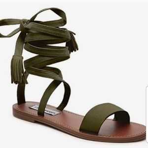 Steve Madden Kaara Olive Flat Tie Up Sandals